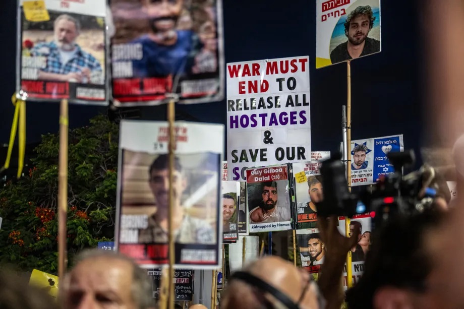 Bannaanbixii isbuuca dhammaadkiisa ee Tel Aviv.jpg